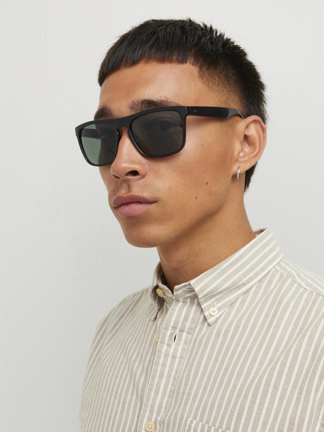 model_shot-front